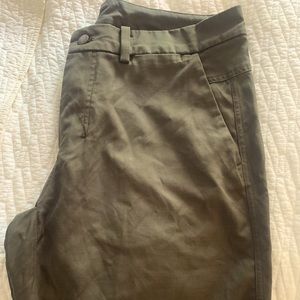 Mens lulu lemon army green short